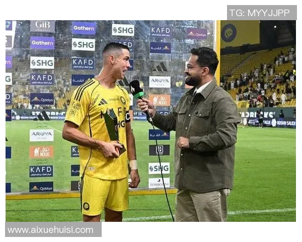 足球明星遭遇车祸现场真实照片曝光引发广泛关注与讨论