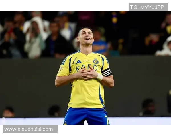 足球明星颠球姿势的优雅与技巧解析,展现运动之美与个人风格 足球明星颠球姿势的优雅与技巧解析,展现运动之美与个人风格